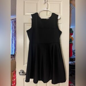 Daisy Fuentes Elegant Black Midi Dress